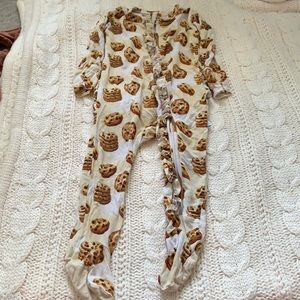 Posh Peanut Chip Ruffle Footie 🍪